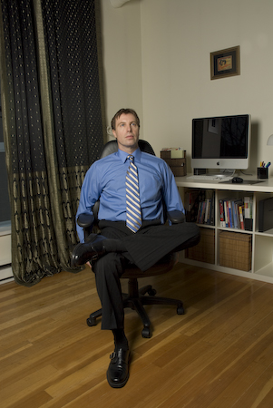 Easy Hip Stretch - Innergy Corporate Yoga Inc.